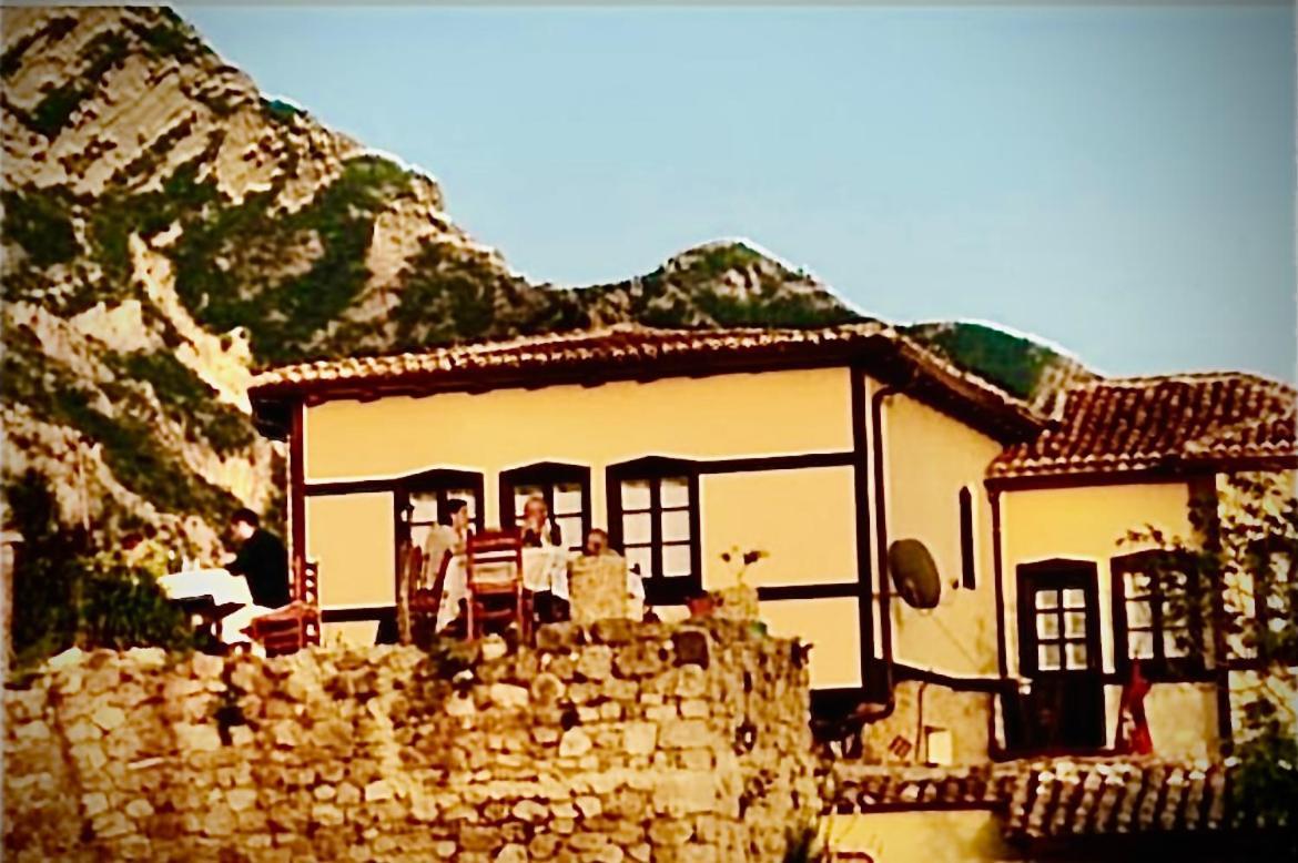 Rooms Emiliano Castle Of Kruja Exterior foto