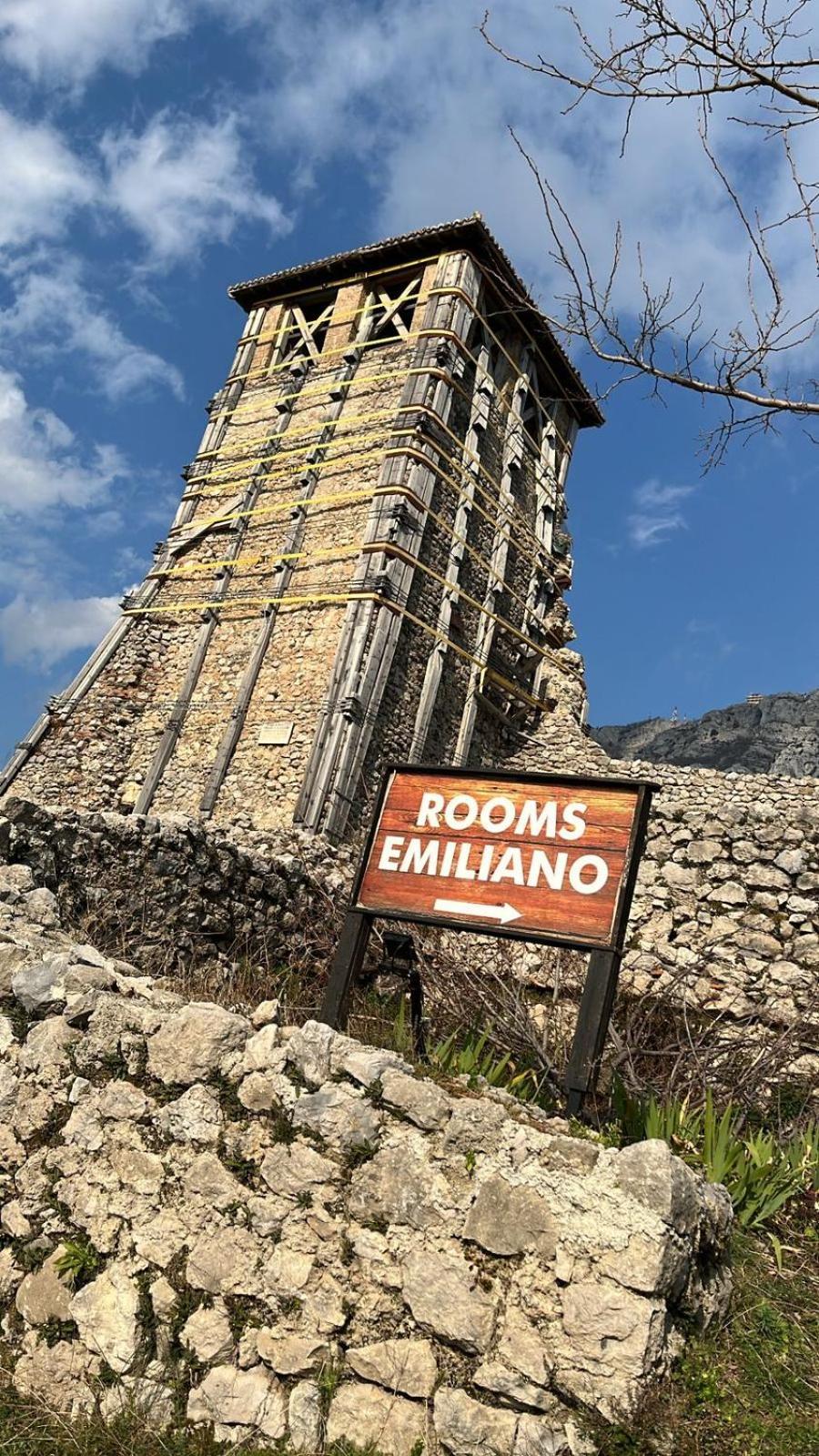 Rooms Emiliano Castle Of Kruja Exterior foto