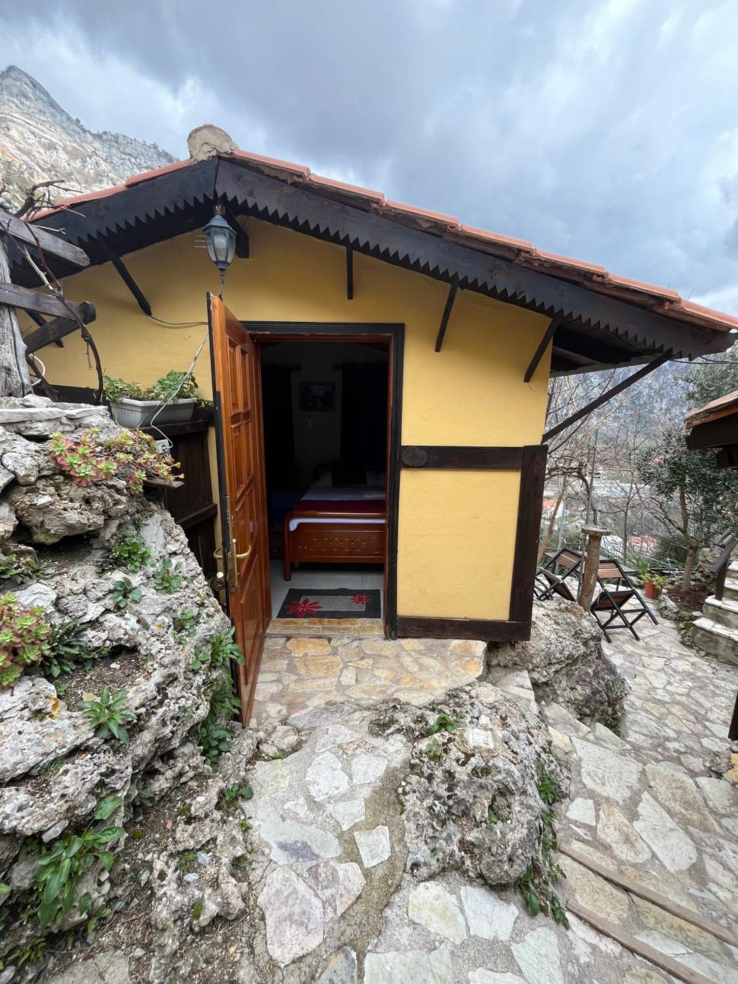 Rooms Emiliano Castle Of Kruja Exterior foto